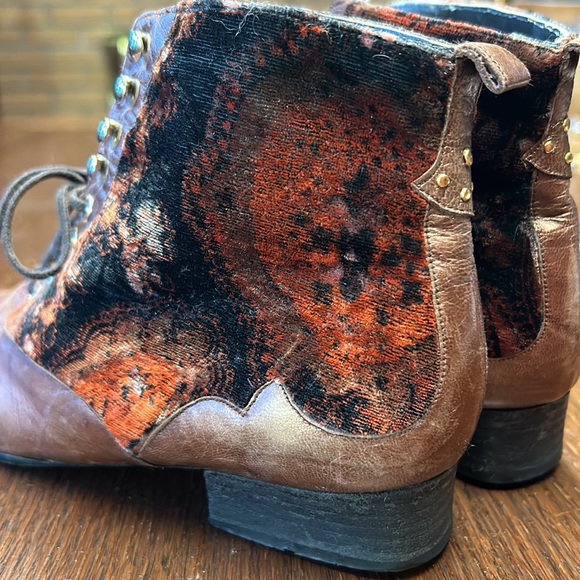 Margaret J Victorian booties - Picture 9 of 14